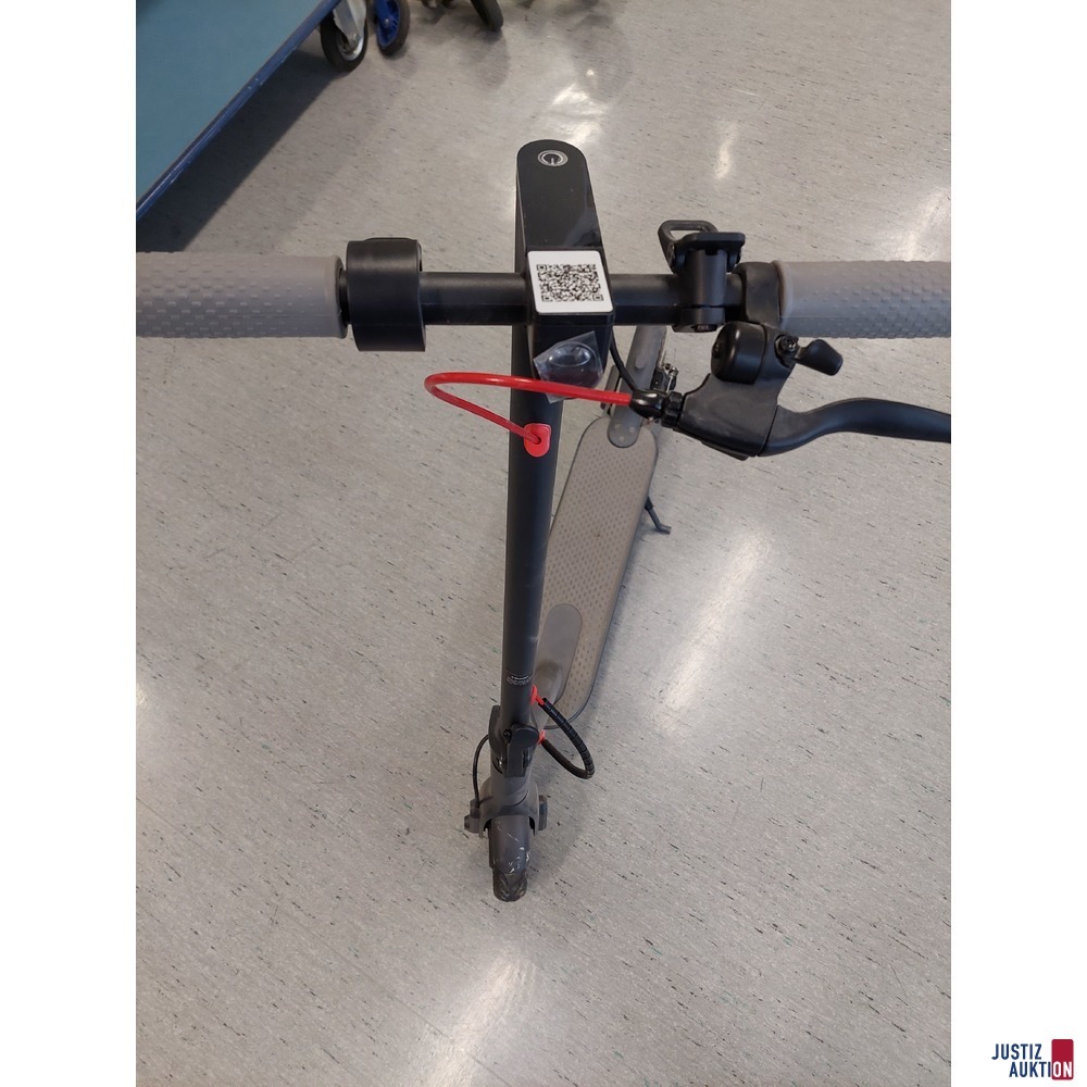 E-Scooter Model&colon; H7 Production Date 202304 QNH7JLTKHH2304