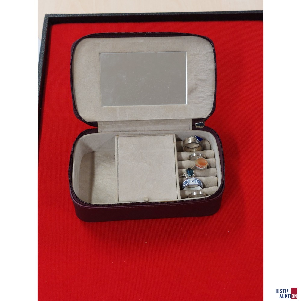 1 Schmuckschatulle mit 6 Ringen aus weiß Metall