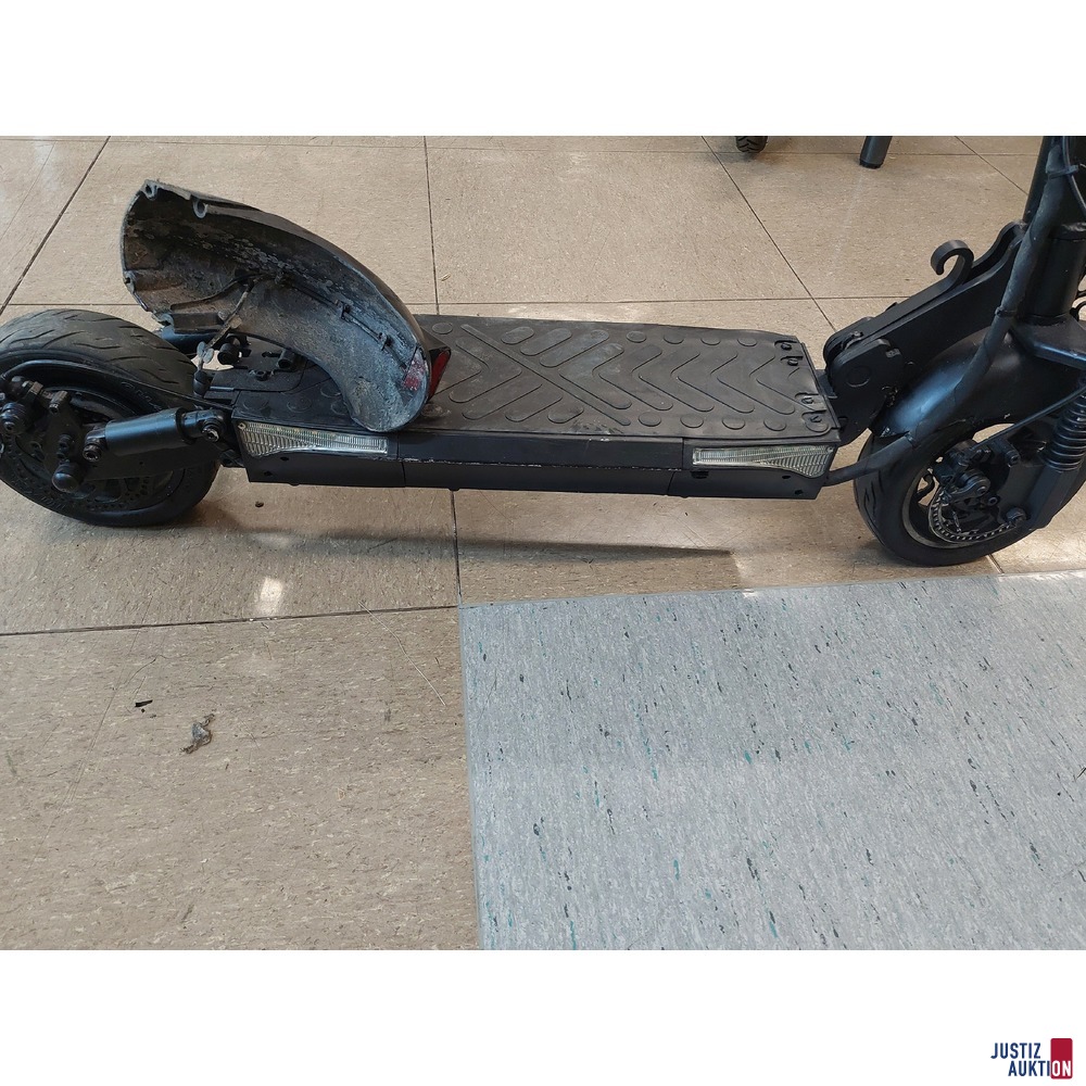 E-Scooter - Marke unbekannt - ohne Ladegerät 