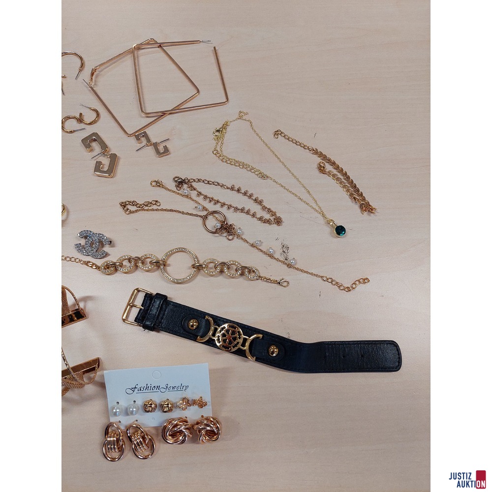 Konvolut aus Modeschmuck&colon; Armspanne&comma; Ketten&comma; Ohrringe&comma; Ringe&comma; vergoldet NEU