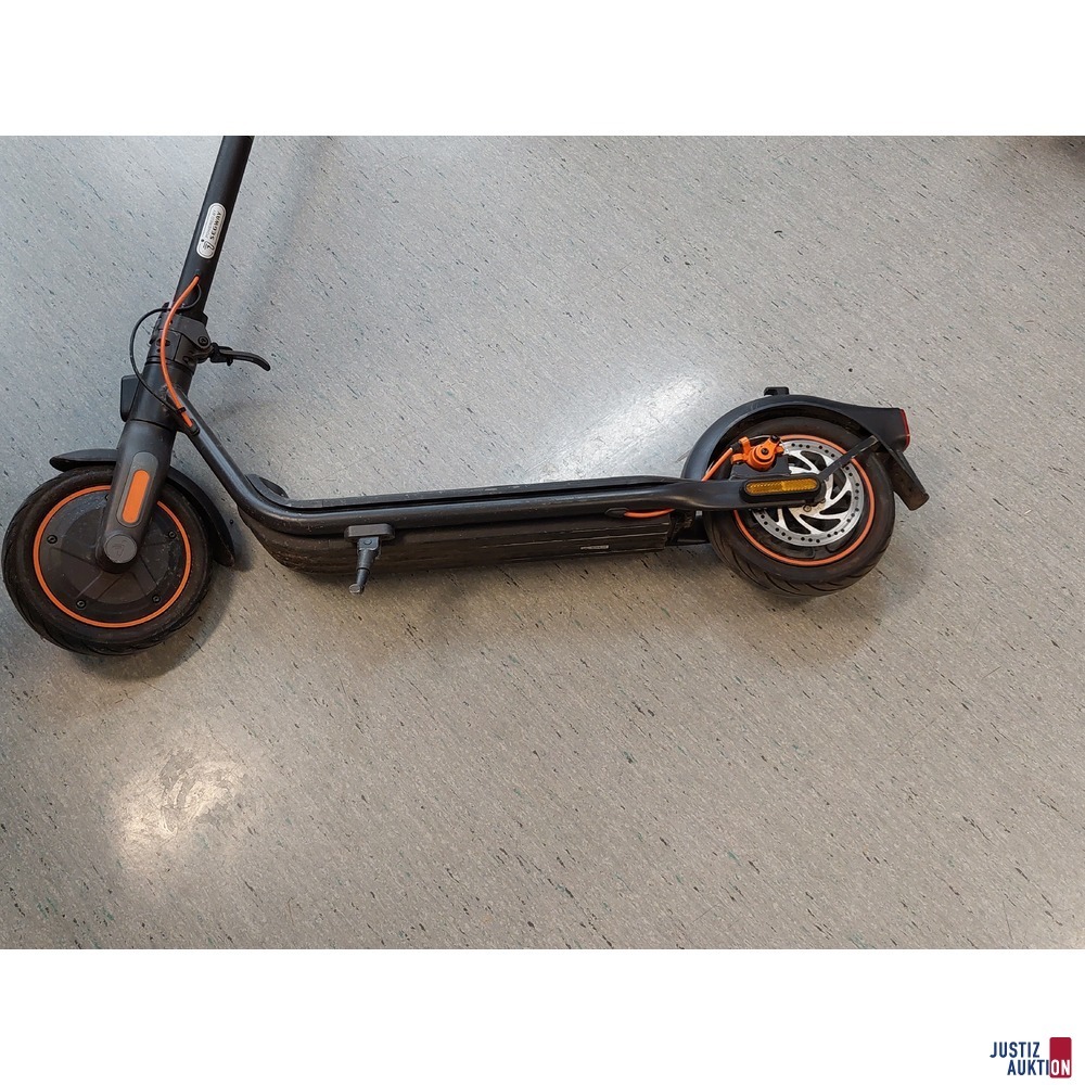 E-Scooter der Marke Ninebot