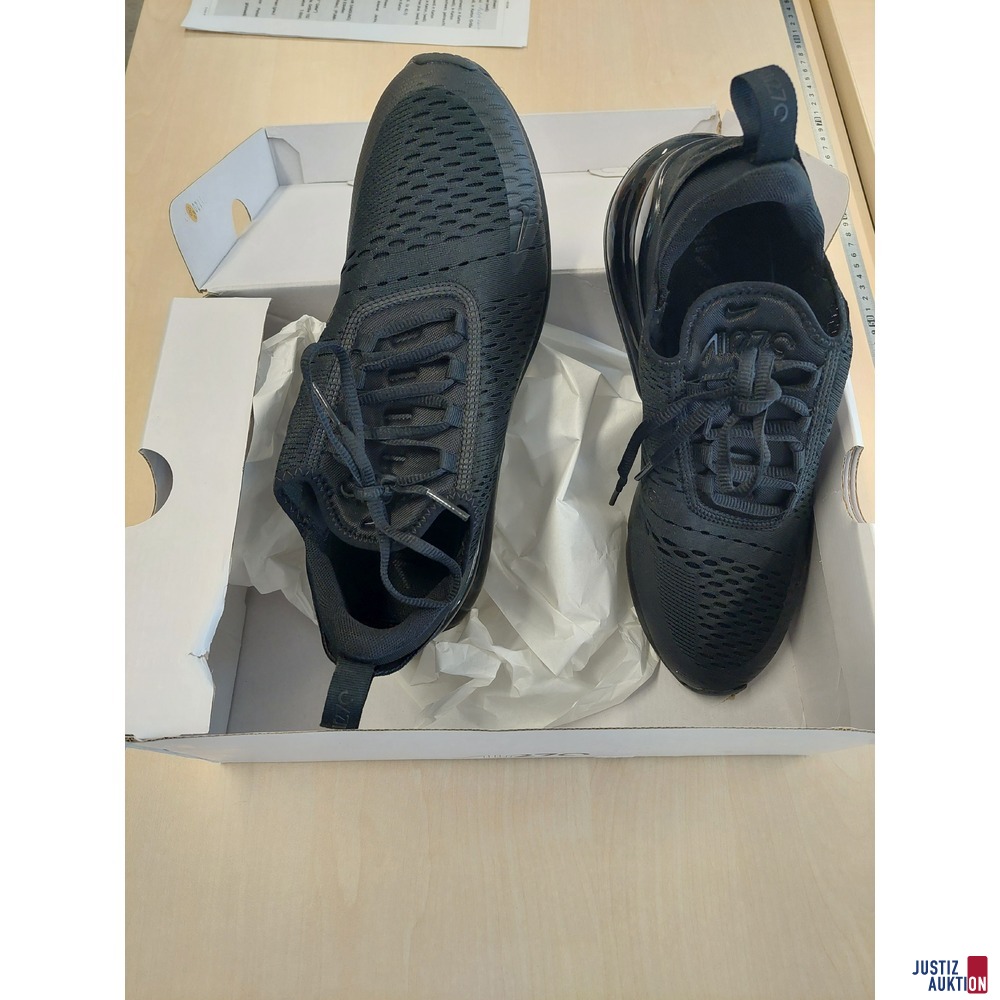 1 Paar Sneaker Schuh der Marke Nike Air Max 270 Gr&ouml;&szlig;e 42&comma;5