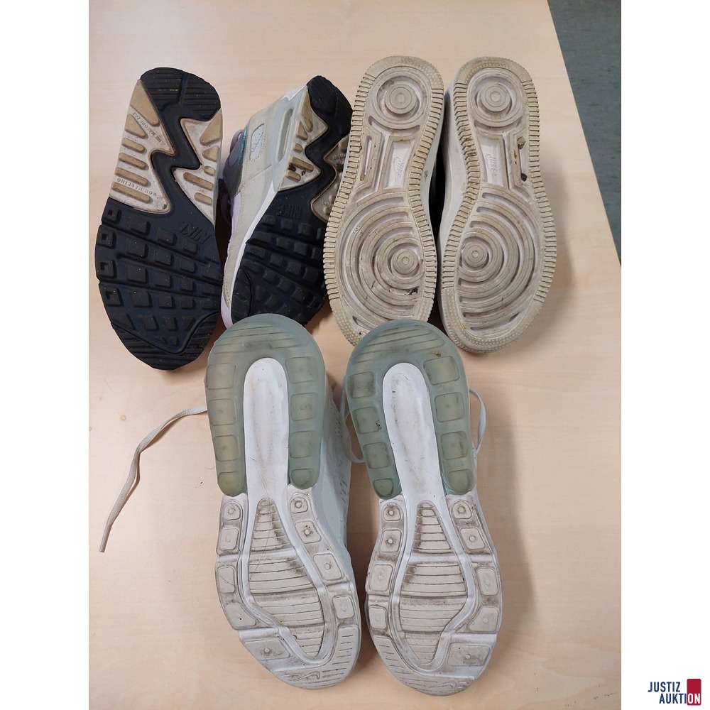 3 Paar Damensportschuhe/Sneaker der Marke Nike Größe 39