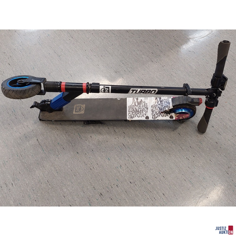 1 E-Scooter der Marke Etwo u.a.