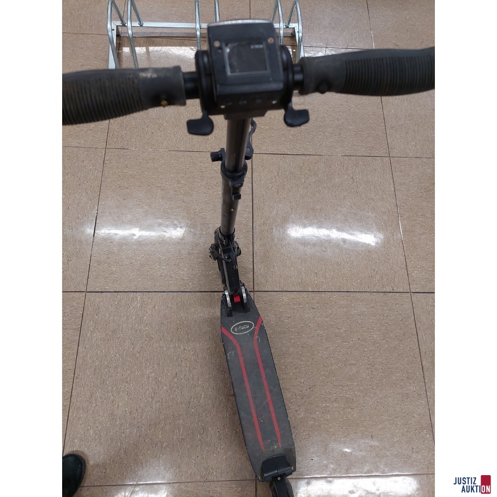 E-Scooter der Marke E- TOWN