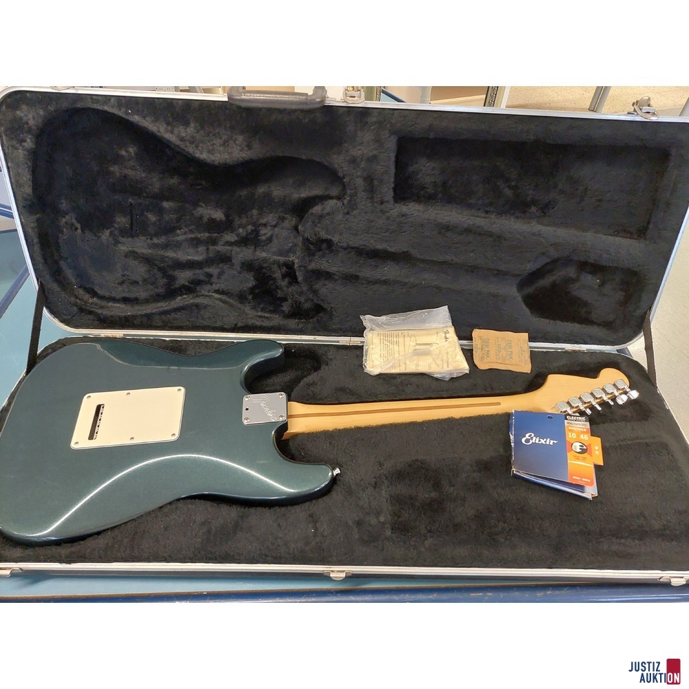 Gitarre der Marke Fender Stratocaster - Seriennummer E947781
