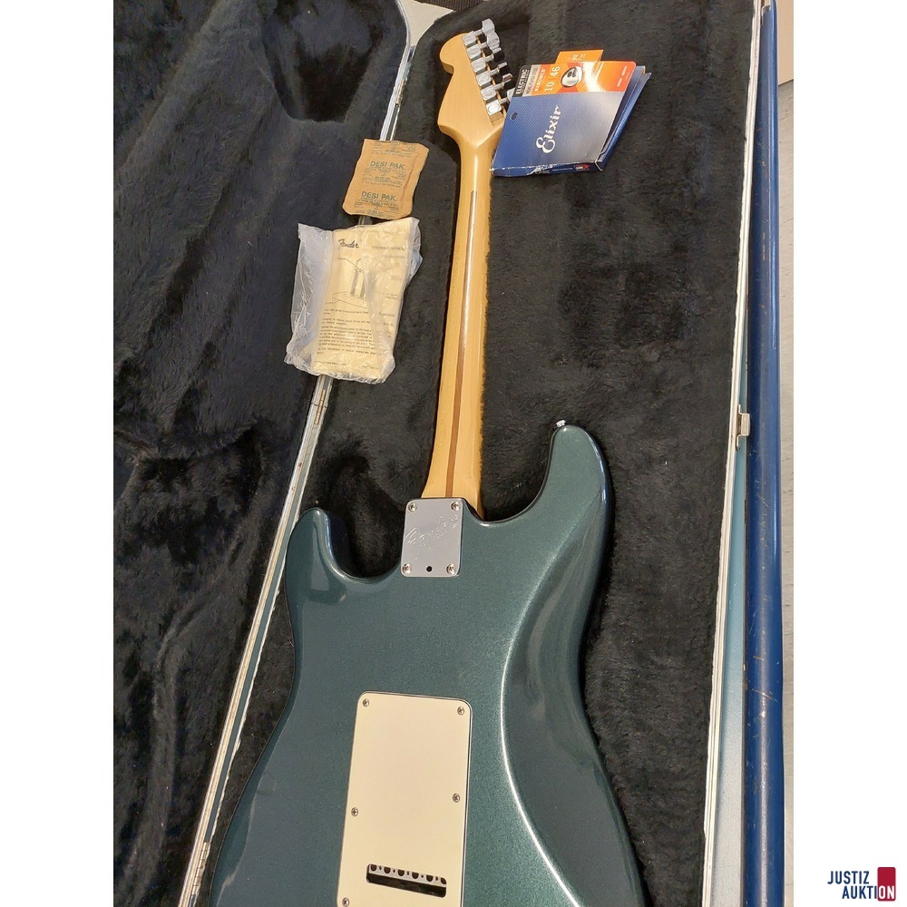 Gitarre der Marke Fender Stratocaster - Seriennummer E947781