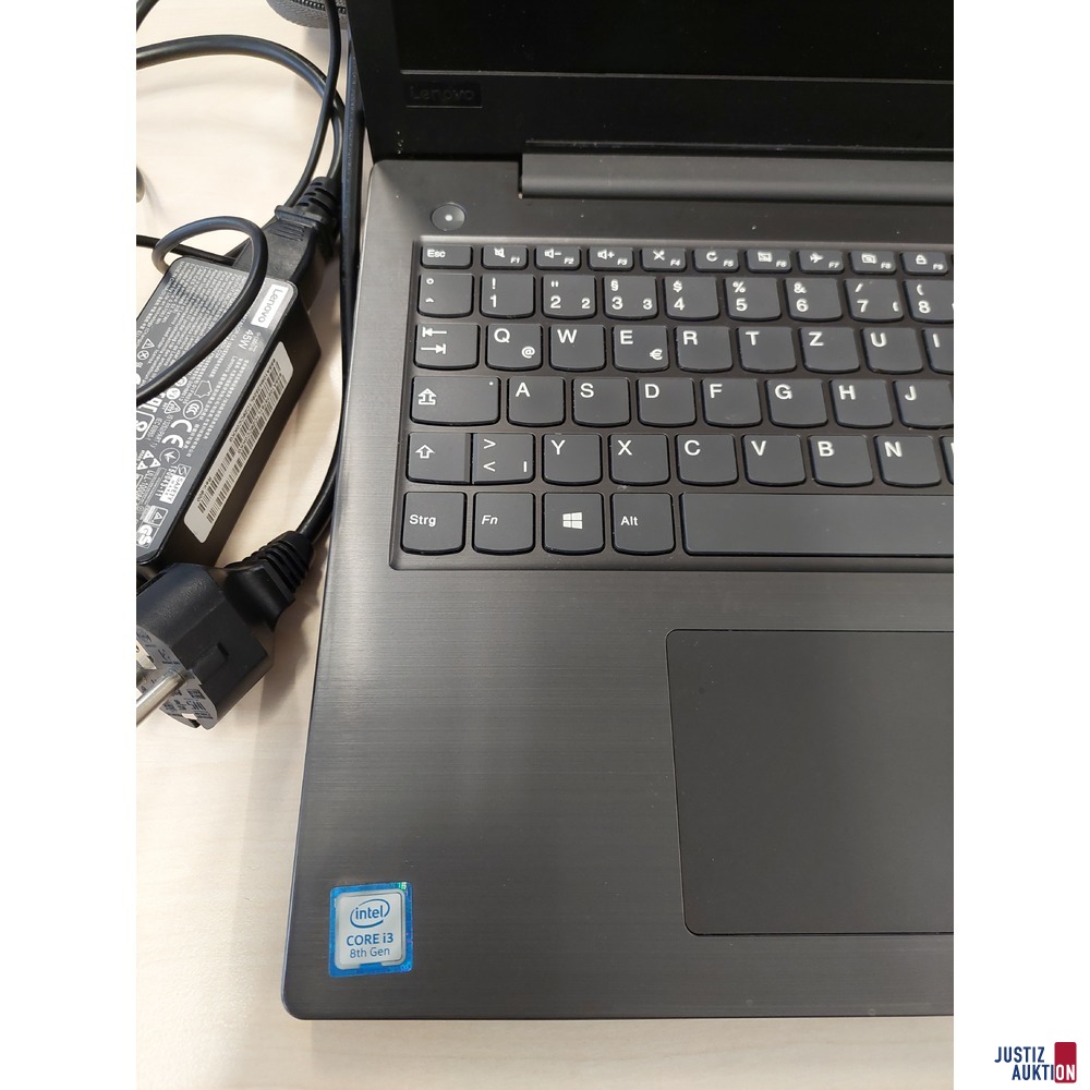 Laptop der Marke Lenovo V330-15IKB Model: 81AX