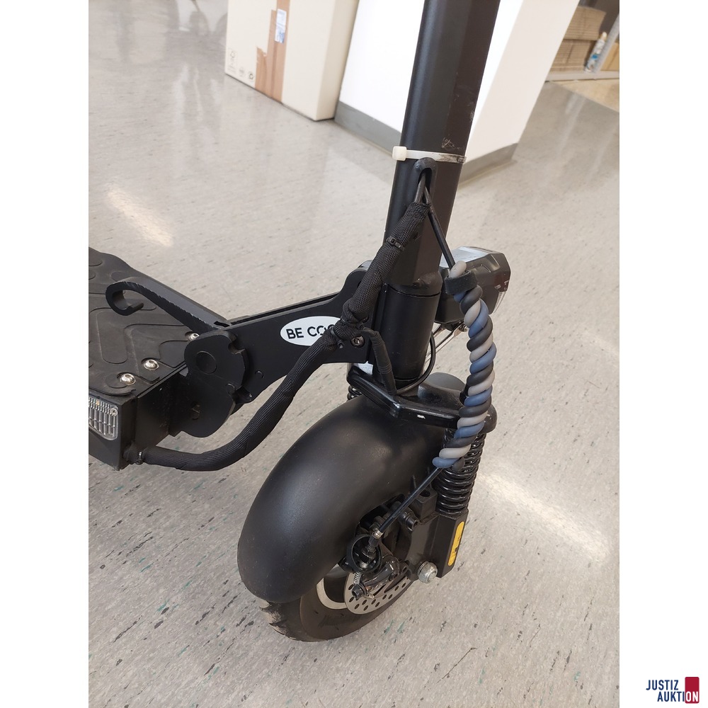 E- Scooter der Marke Hawk - Be Cool