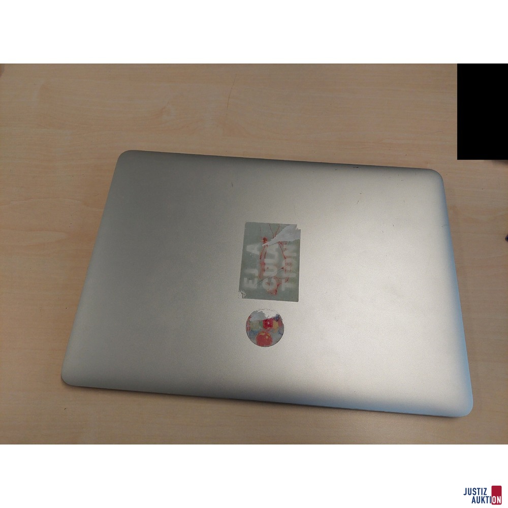 MacBook Air der Marke Apple u.a.
