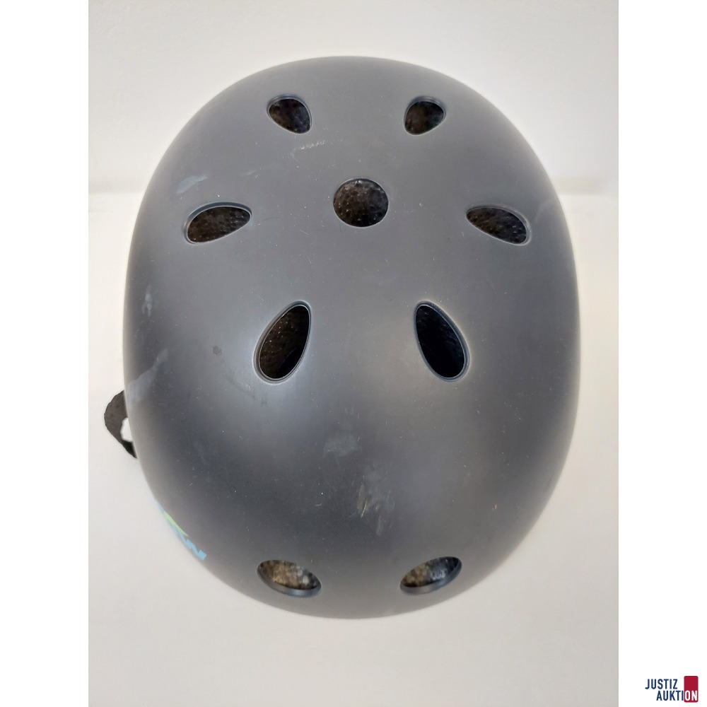 Helm der Marke e-TWOW - getragen