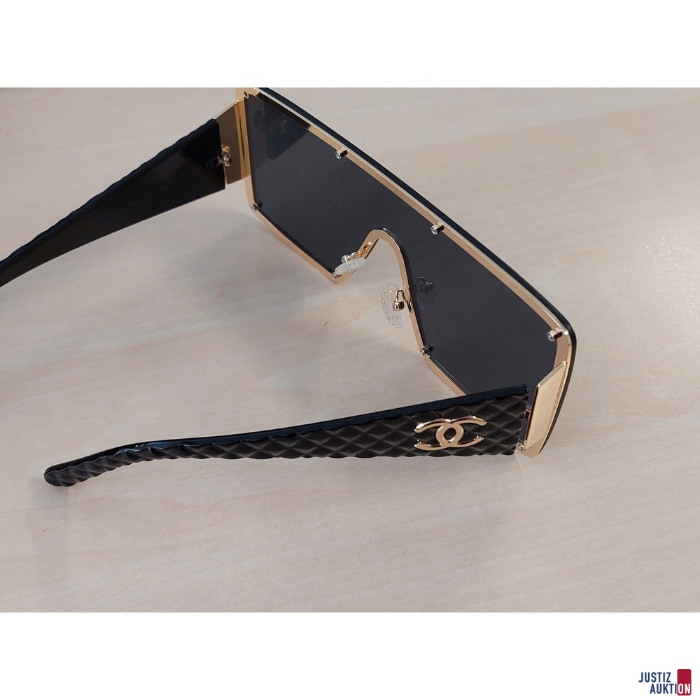 Damenretrosonnenbrille der Marke Channel GS21-09 - schwarz - getragen