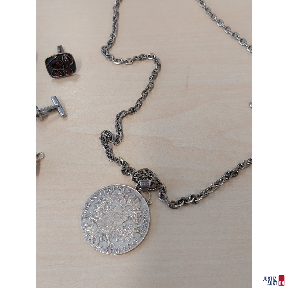 Diverser Silberschmuck 800 und 900 &permil; punziert sowie 1 Maria Theresientaler Anh&auml;nger 81 g