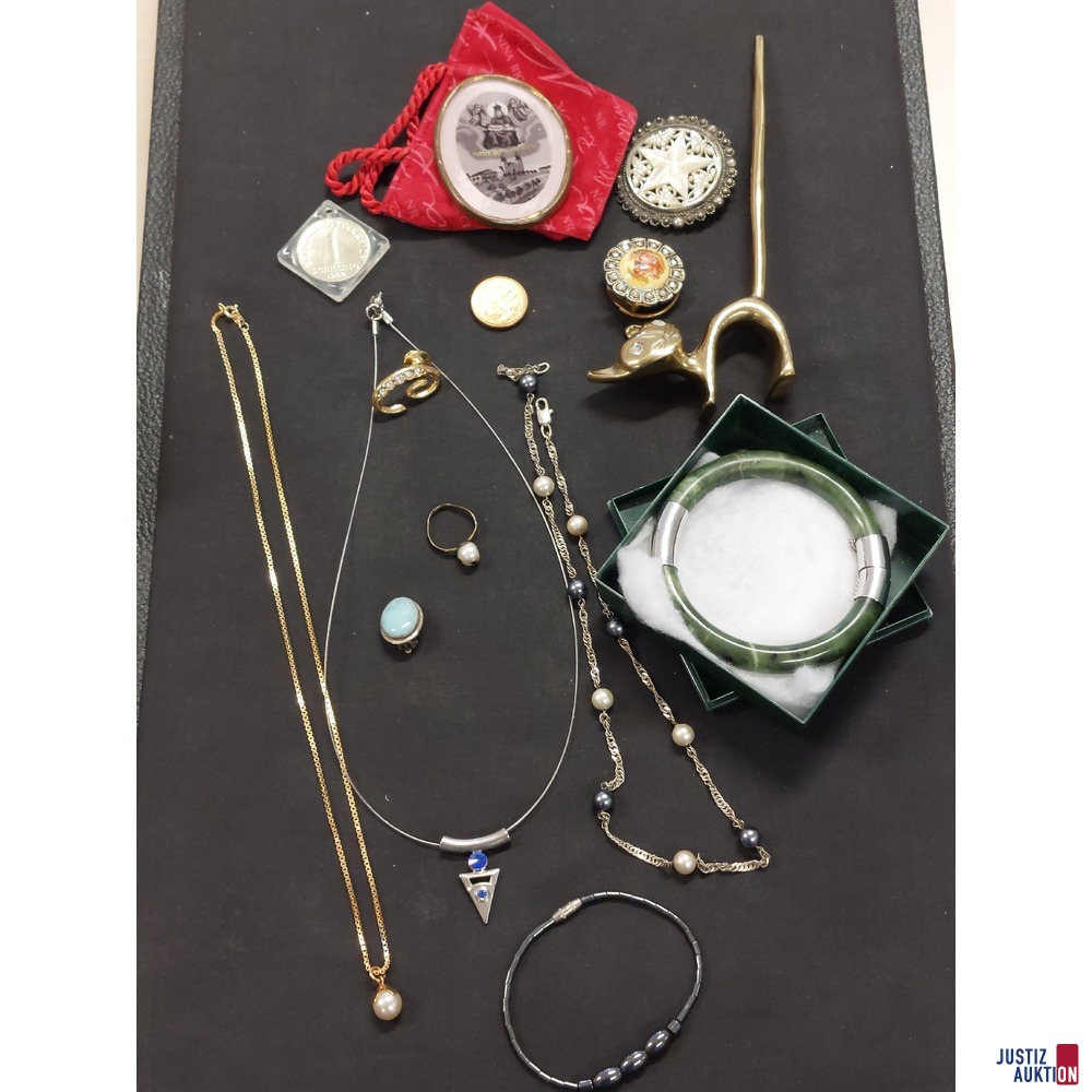 Konvolut bestehend aus diversen Schmuck