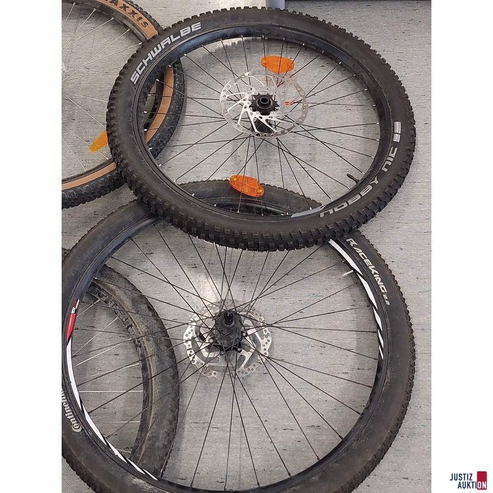 4 Fahrradreifen u.a.