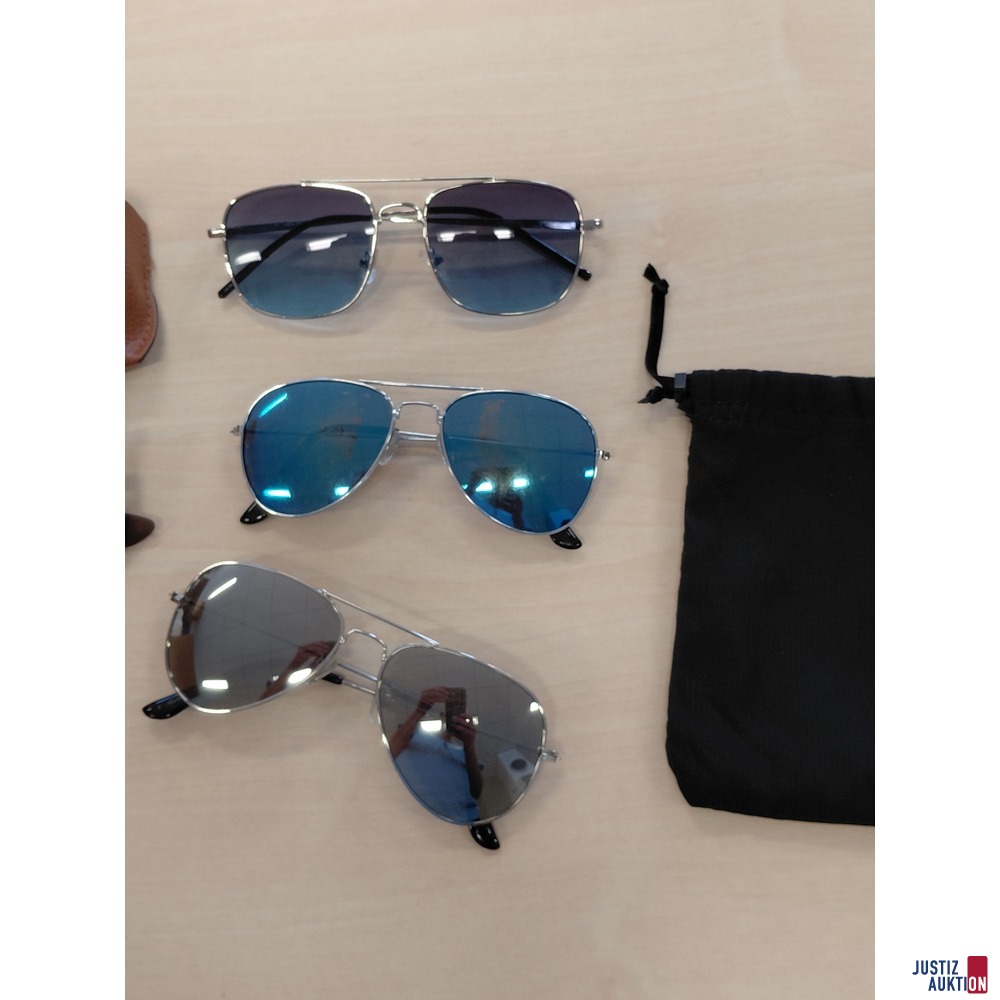 4 diverse Sonnenbrillen - 1 davon Ray Ban in Originaletui