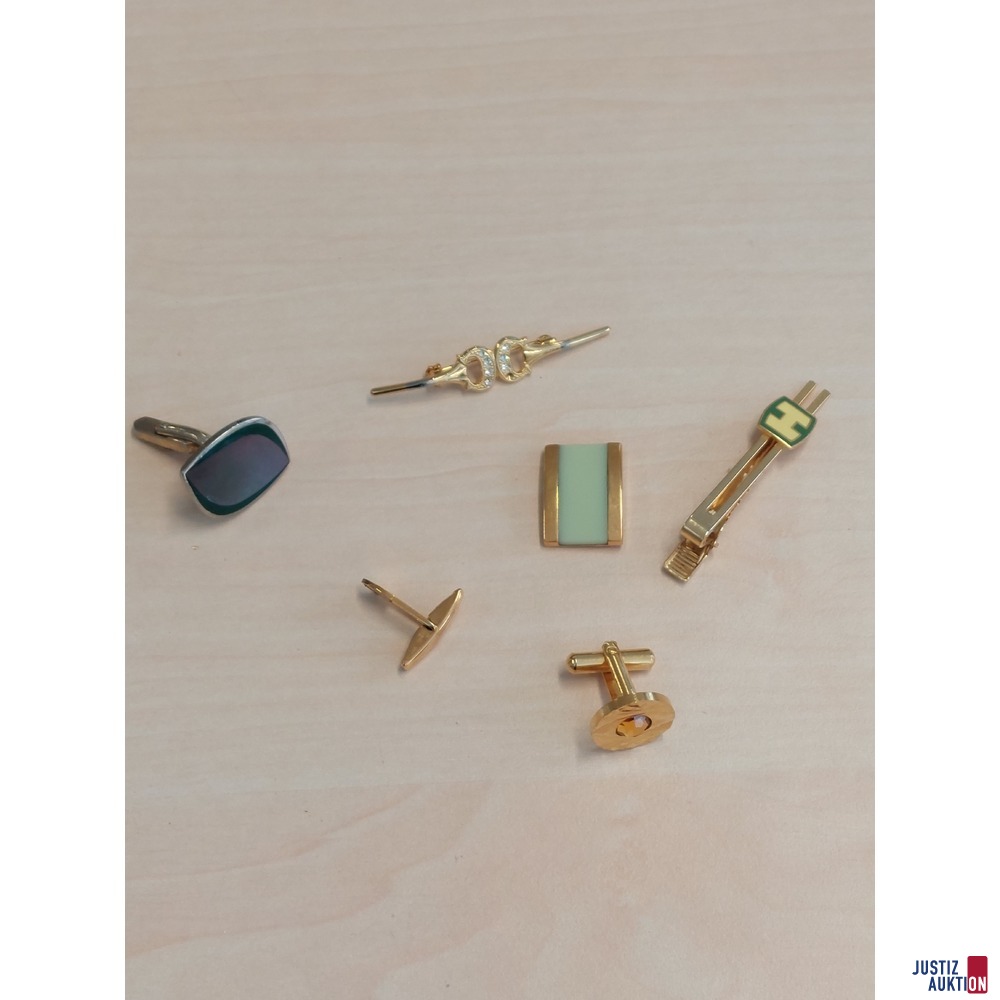 Diverser Modeschmuck getragen/teilweise defekt