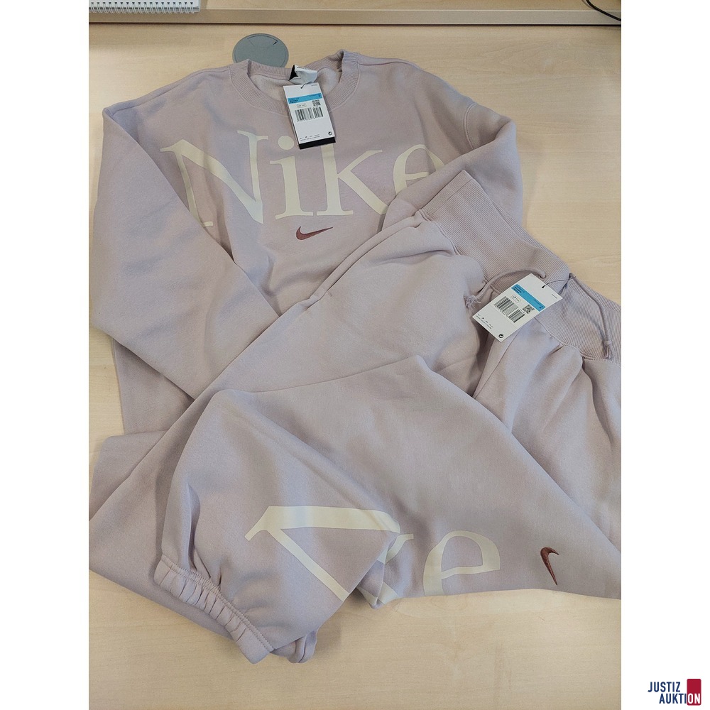 Damen Jogging Anzug der Marke Nike Größe M u.a.