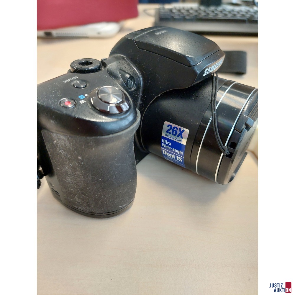 Kamera der Marke Samsung WB100 - Seriennummer: A3X7C9AC800GKXP