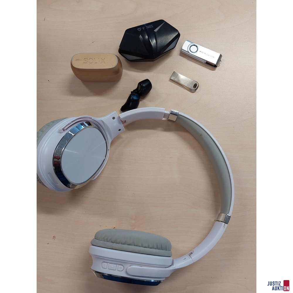 2 USB-Sticks 3 Paar In-Ear-Kopfh&ouml;rer 1 Kopfh&ouml;rer