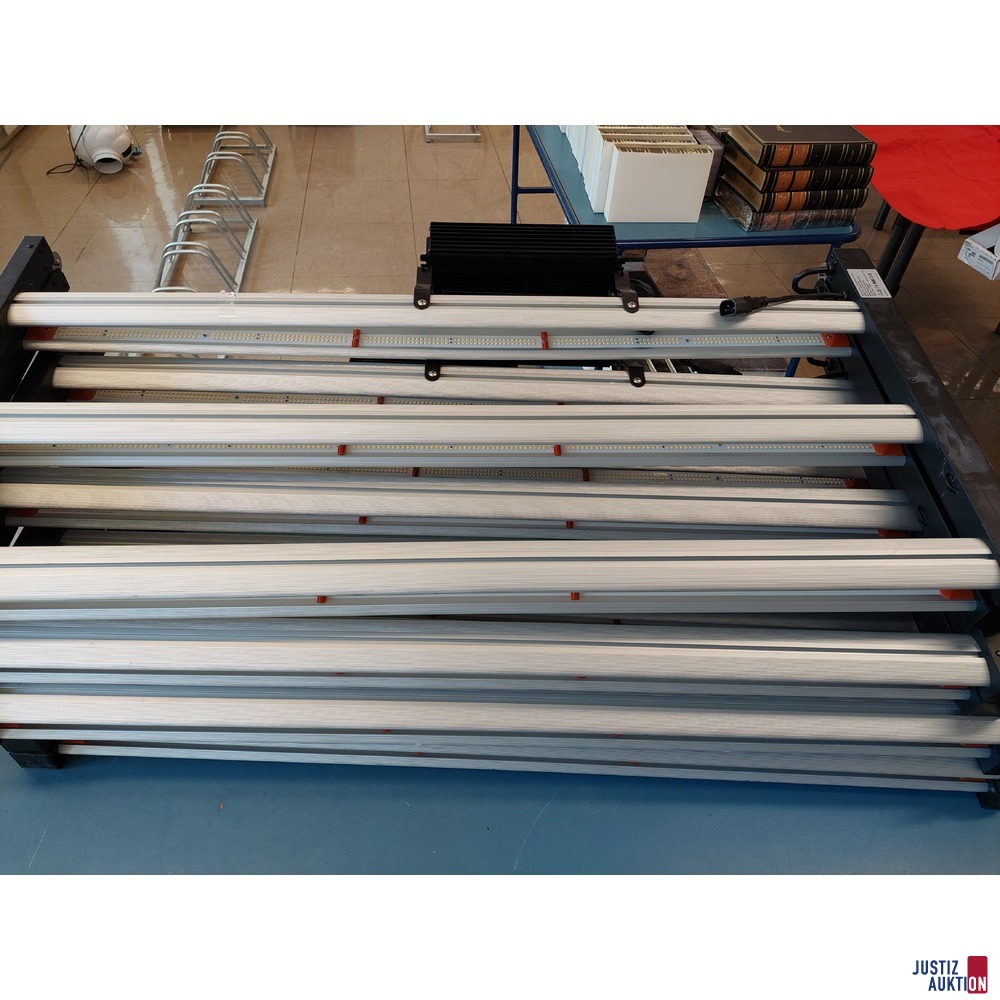 4 Stück LED Grow Lampen der Marke Lumen-King 720W u.a.