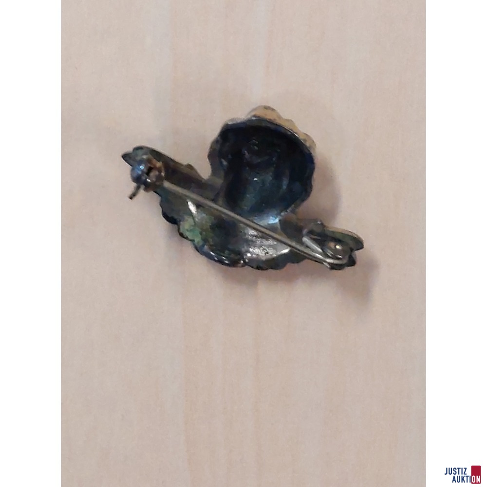 Modeschmuckbrosche aus Neusilber oxidiert mit Portrait eines Engelkopfes