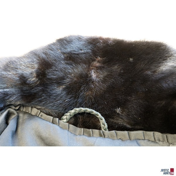 Nerzmantel mit dem Monogramm&colon; PS