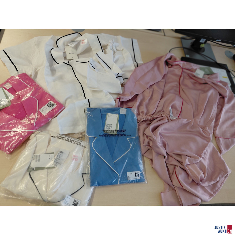 Konvolut an Pyjama von H&amp&semi;M