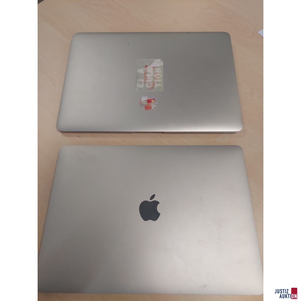 MacBook Air der Marke Apple u.a.