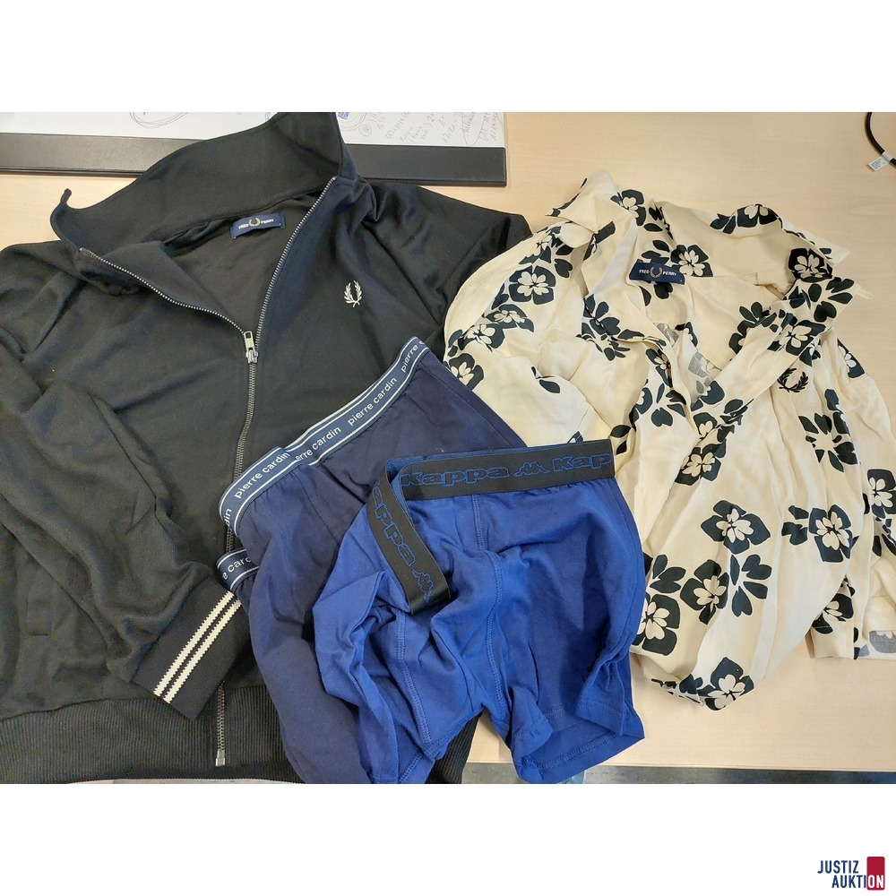 Sweatjacke und 1 Hemd der Marke Fred Perry u.a.