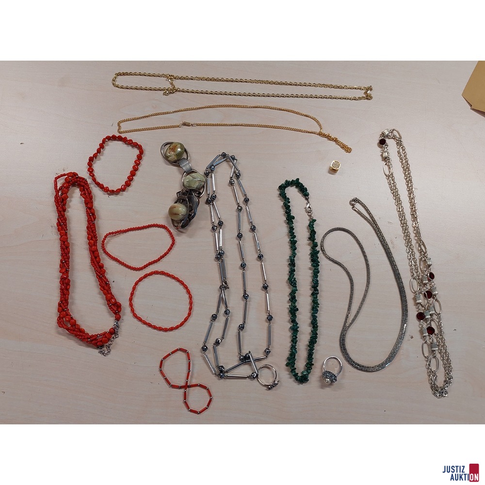 Konvolut bestehend aus diversen Modeschmuck