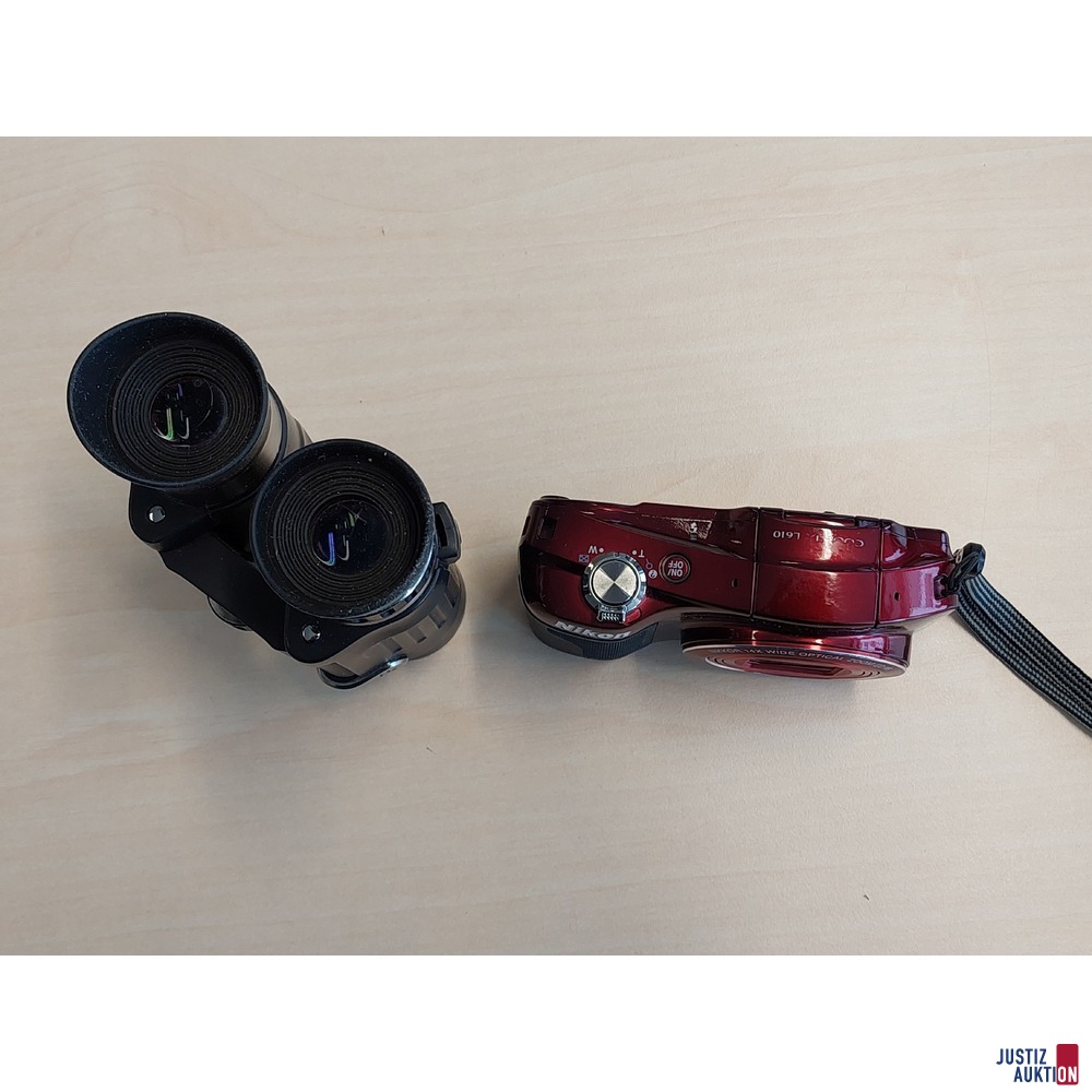 Digitalkamera der Marke Nikon u.a.