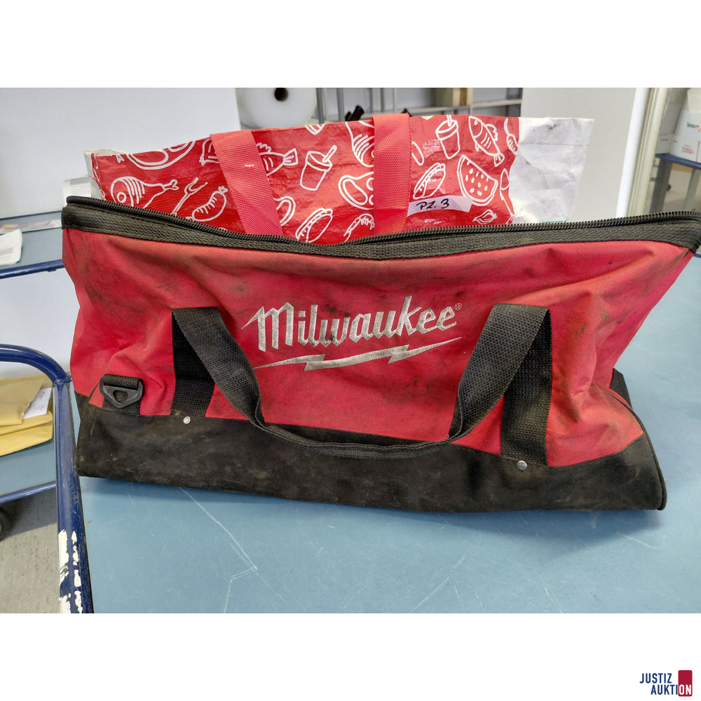 Werkzeugtasche Milwaukee stark verschmutzt u&period;a&period;