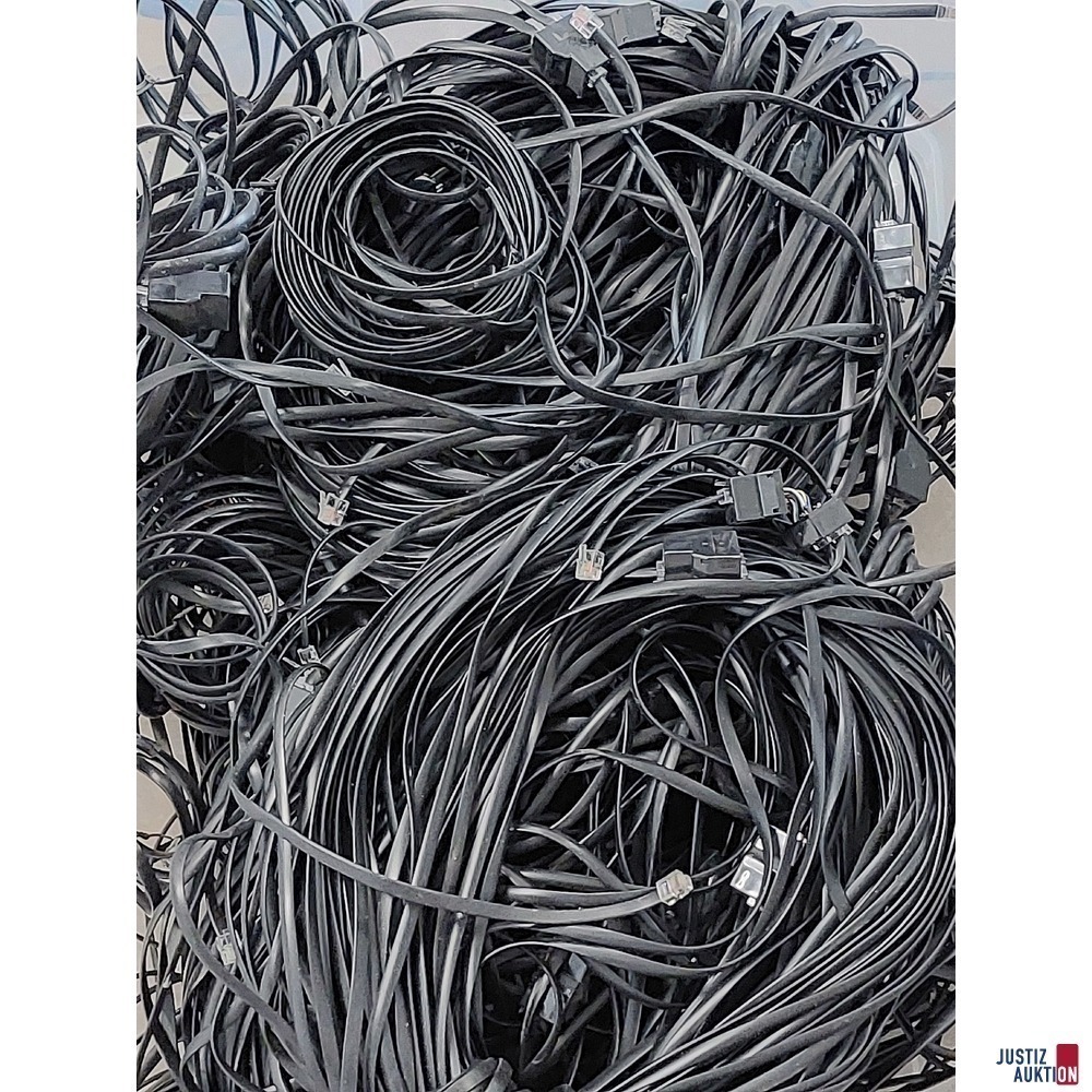 Konvolut an Steuerungskabeln