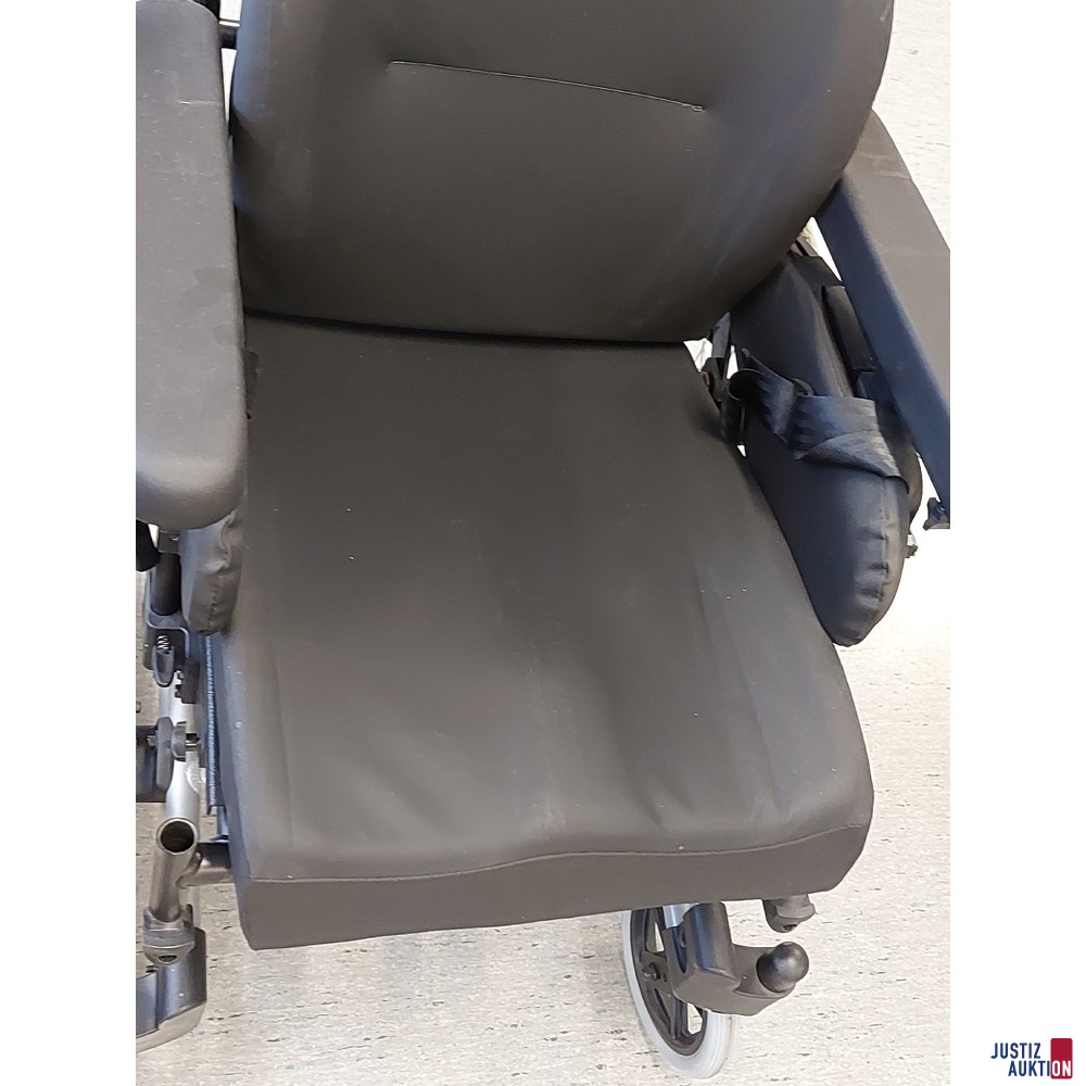 Multifunktionsrollstuhl der Marke Breezy Relax 2