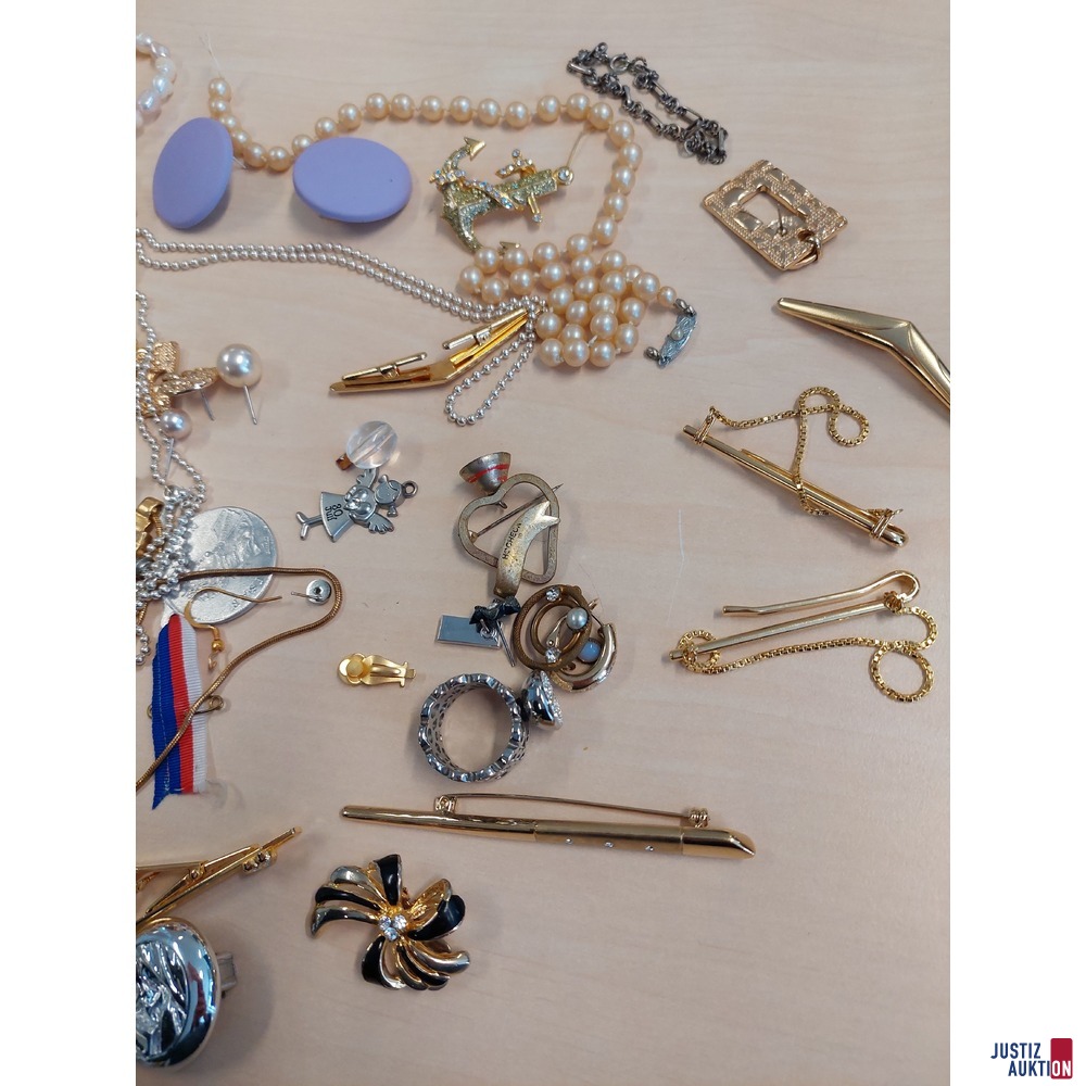 Diverser Modeschmuck u.a.