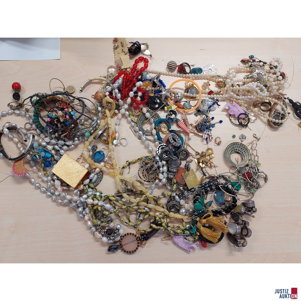 Konvolut an diversen Modeschmuck