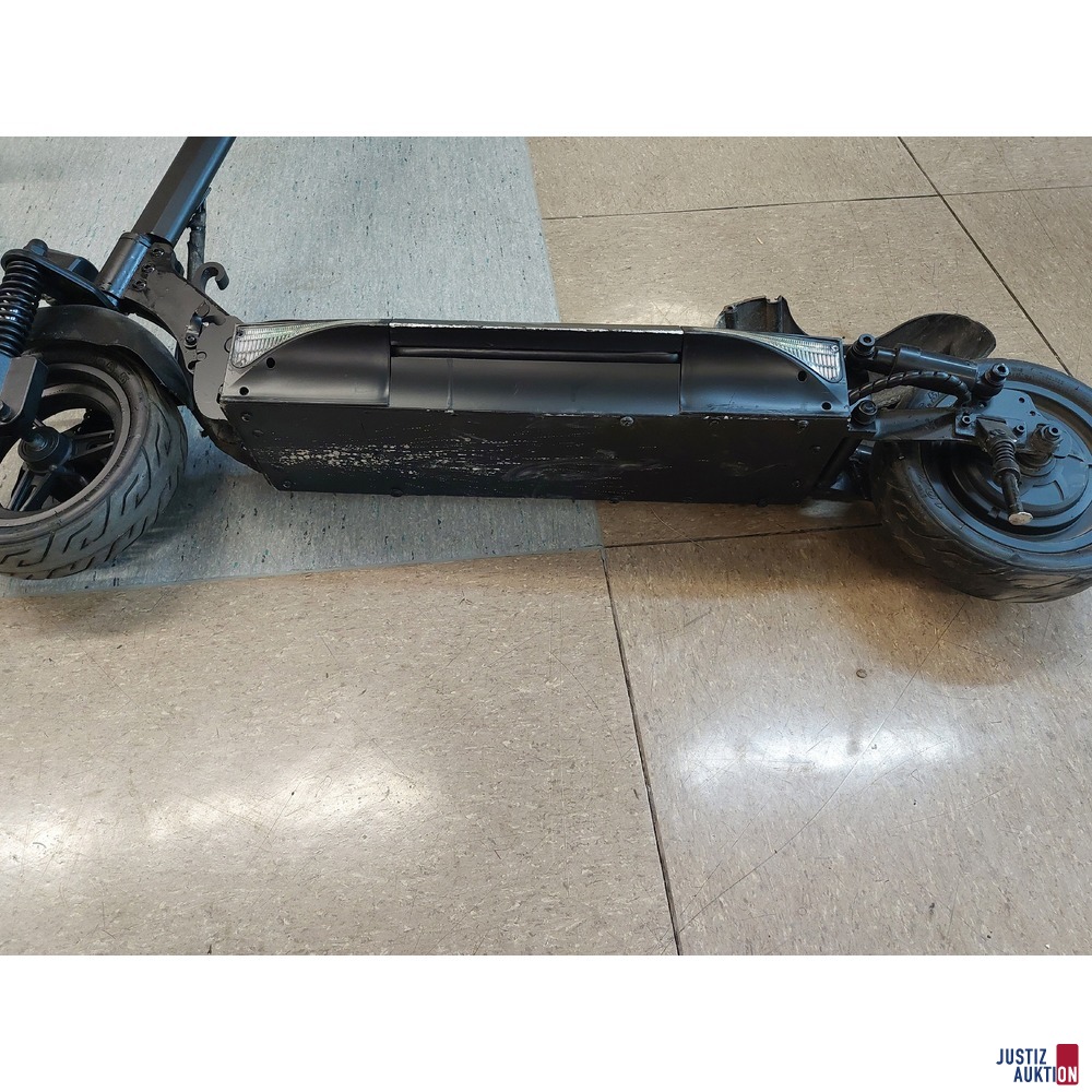 E-Scooter - Marke unbekannt - ohne Ladegerät 