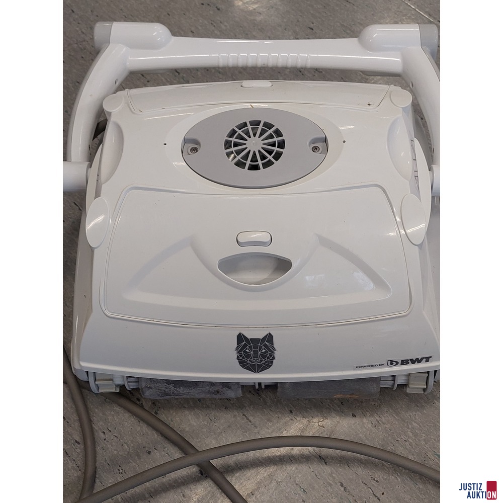 Poolroboter der Marke BWT inkl&period; Zubeh&ouml;r