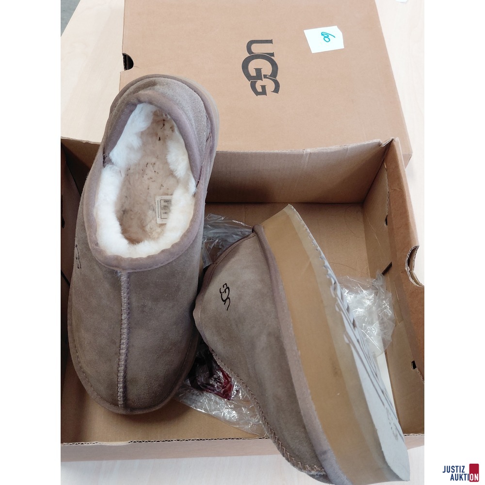 Schuhe der Marke UGG Gr&ouml;&szlig;e 39 in Originalschachtel - getragen