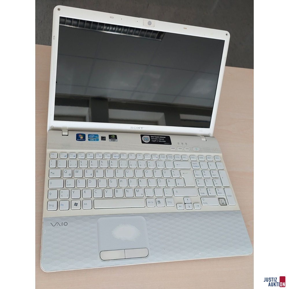 Laptop der Marke SonyVaio - Model PCG-71811M