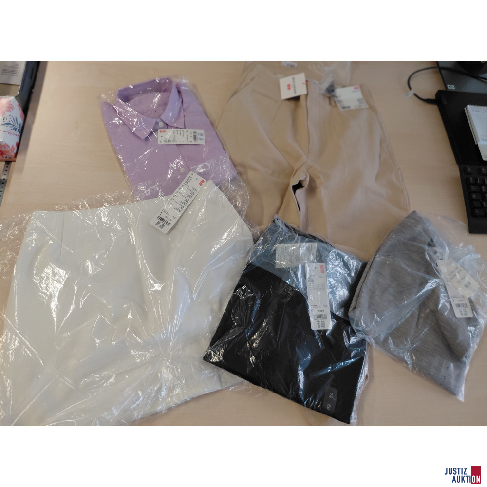 Konvolut an Bekleidung von UNIQLO