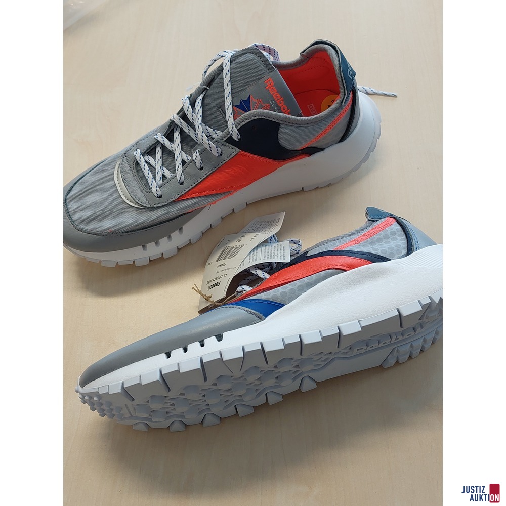 Herrensneaker der Marke Reebok