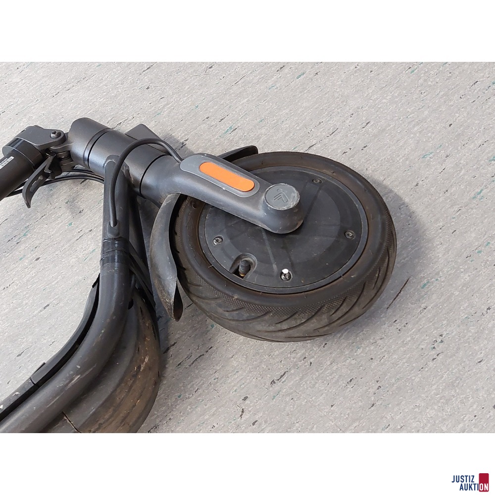 E-Scooter der Marke Ninebot by Segway