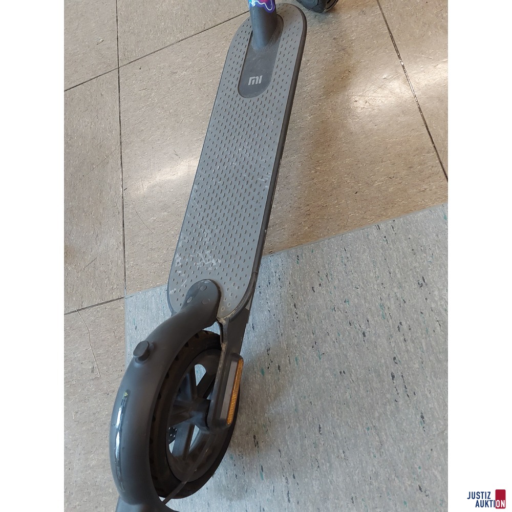 E-Scooter der Marke Mi