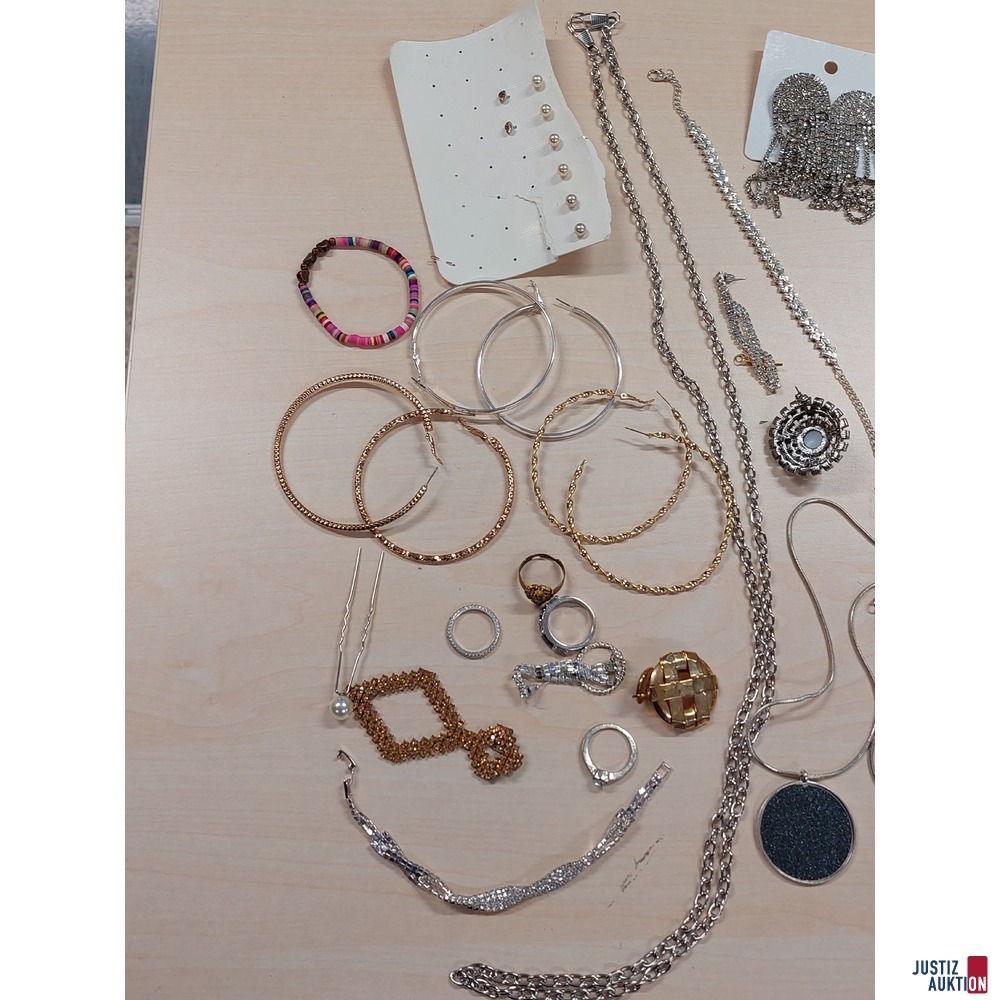 Konvolut an Modeschmuck