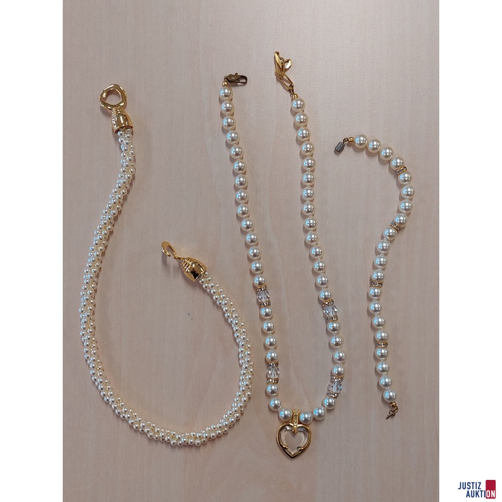 Konvolut bestehend aus diversen Modeschmuck