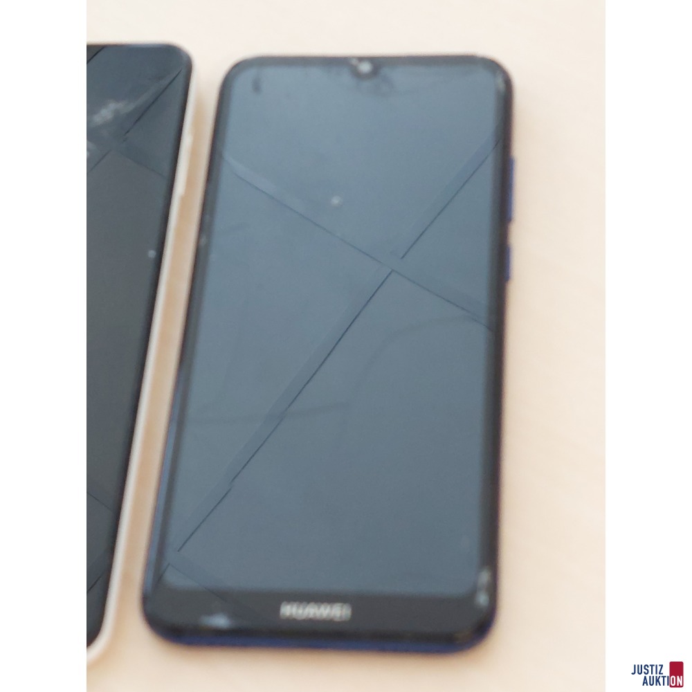 Handy der Marke Huawei Y6S (2019) u.a.