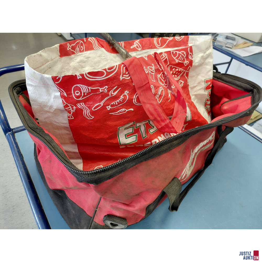 Werkzeugtasche Milwaukee stark verschmutzt u&period;a&period;