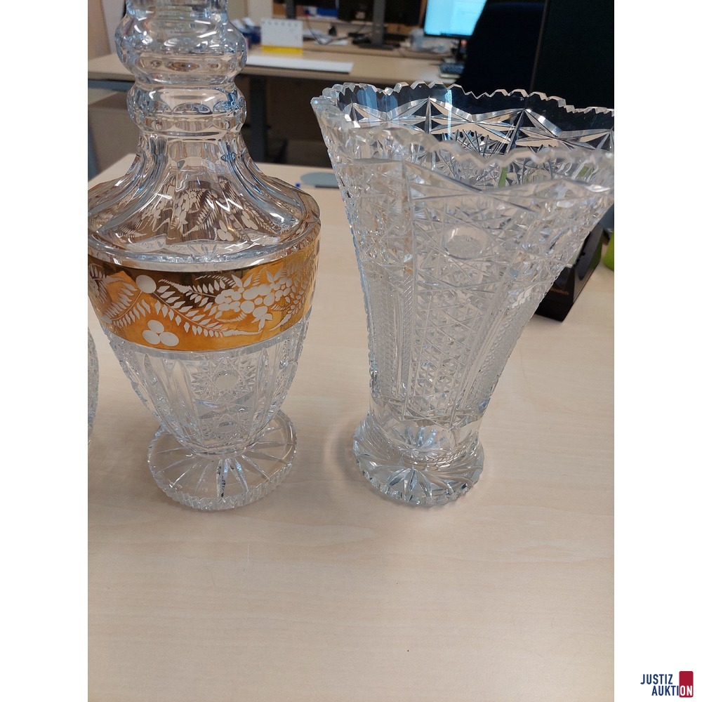 2 Kristallkaraffen und eine Kristallvase